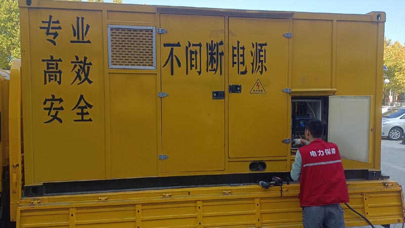 茅箭柴油发电机组和UPS电源配合使用时，如何避免切换过程中的电力中断？